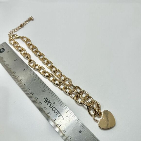 Gold tone chain heart pendant necklace - Picture 4 of 6